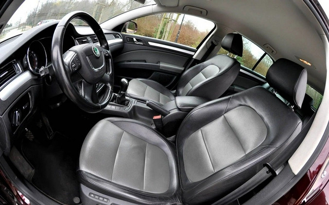 Skoda Superb cena 29900 przebieg: 240000, rok produkcji 2011 z Złotów małe 379